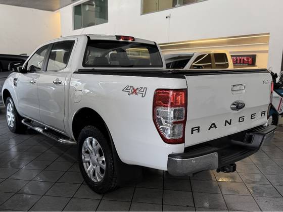 FORD RANGER 3.2 XLT 4X4 CD 20V DIESEL 4P AUTOMÁTICO FORD RANGER 3.2 XLT 4X4 CD 20V DIESEL 4P AUTOMÁTICO